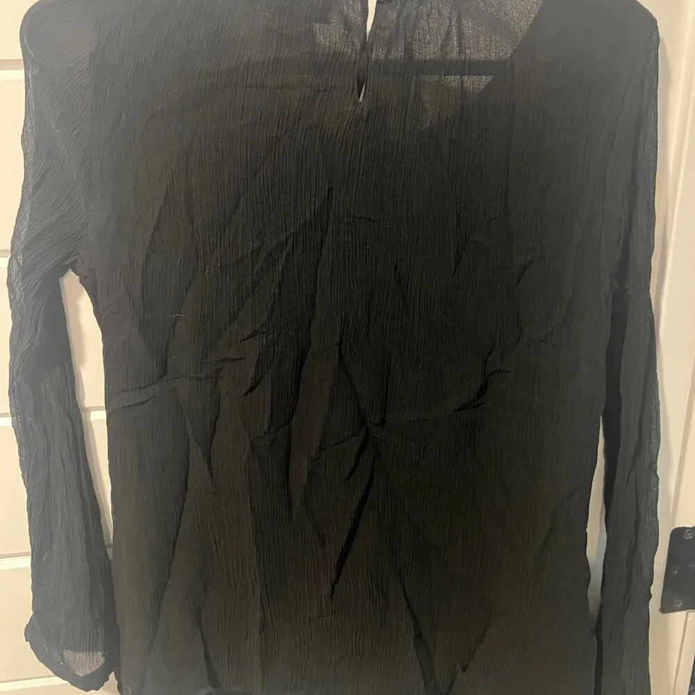 VV Blouse - Picture 3 of 3